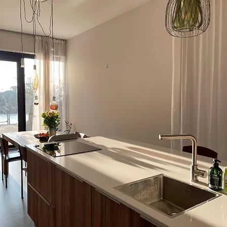 Spacious , New And Comfortable Lägenhet